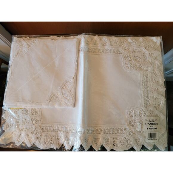 NWT Set of 4 Vintage Rectangle Battenburg Lace Edge Fabric Placements & napkins - Picture 1 of 5